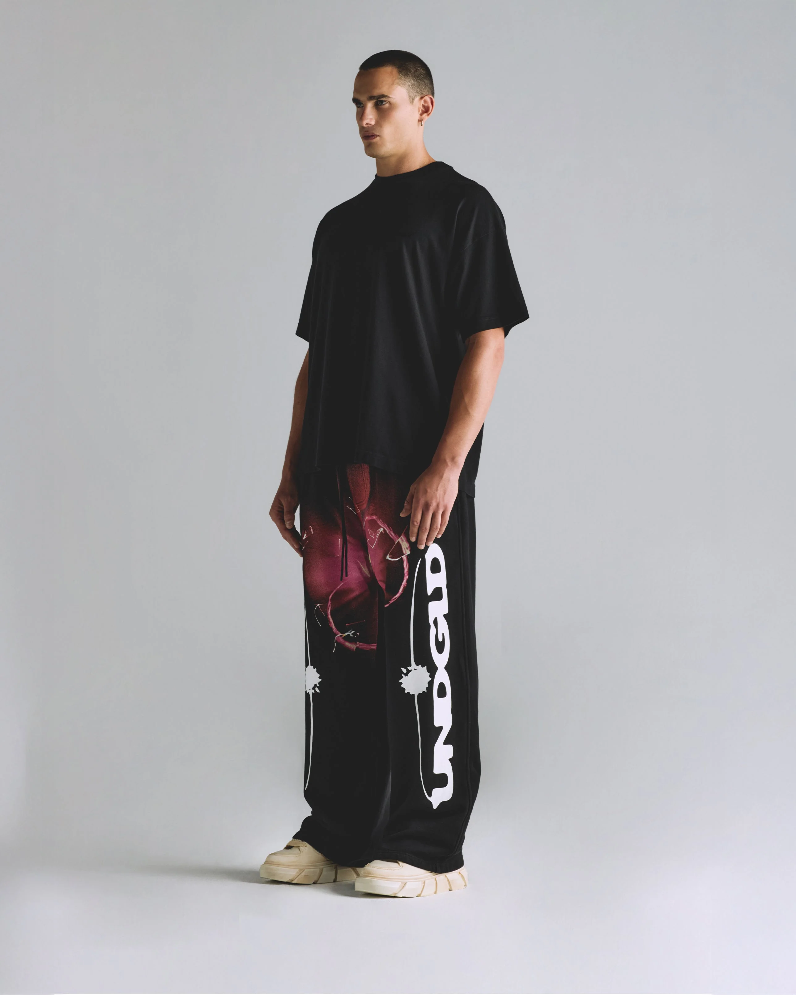 Basics Peached Undgld Tshirt Black - Image 5