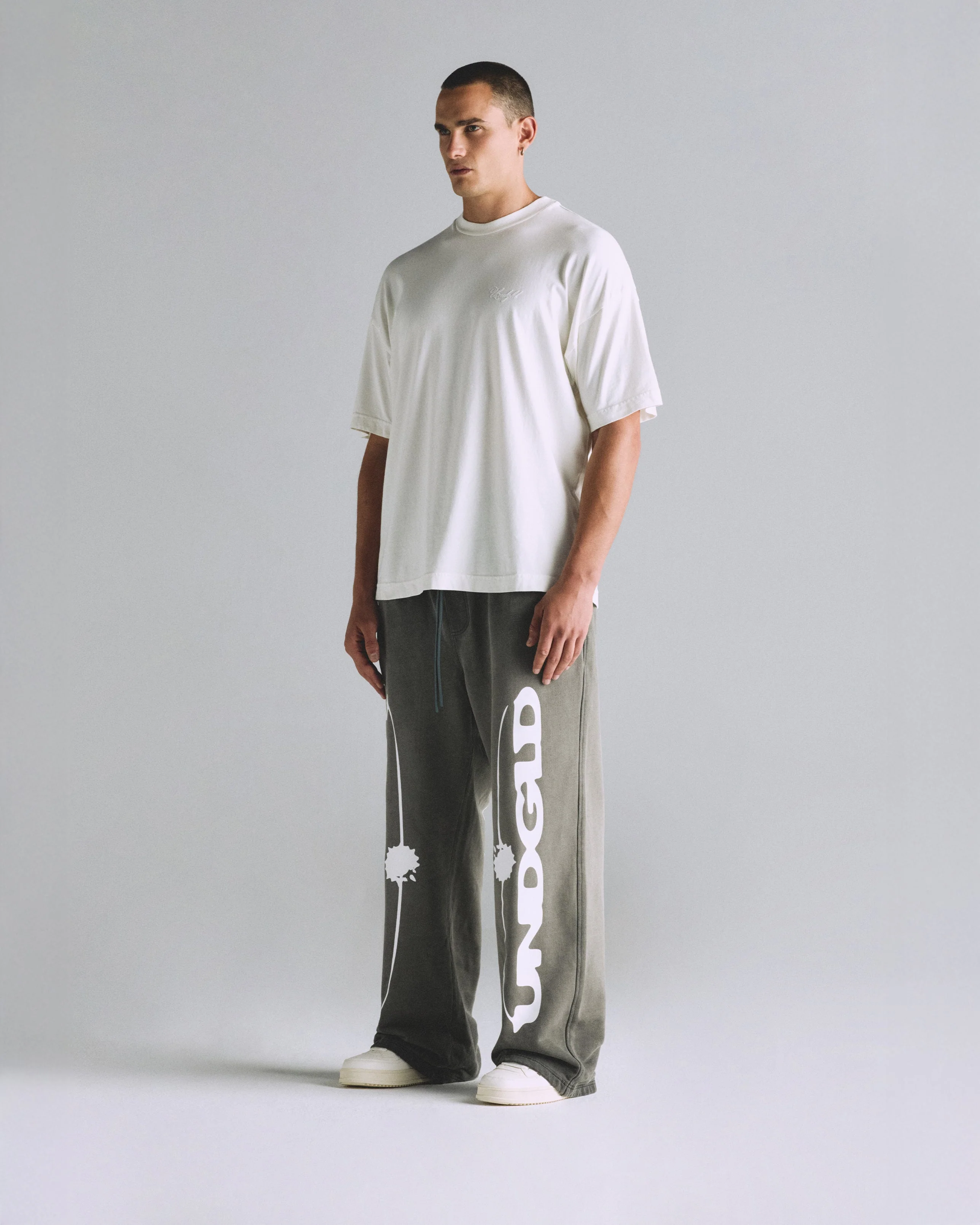 Basics Peached Undgld Tshirt White - Image 5