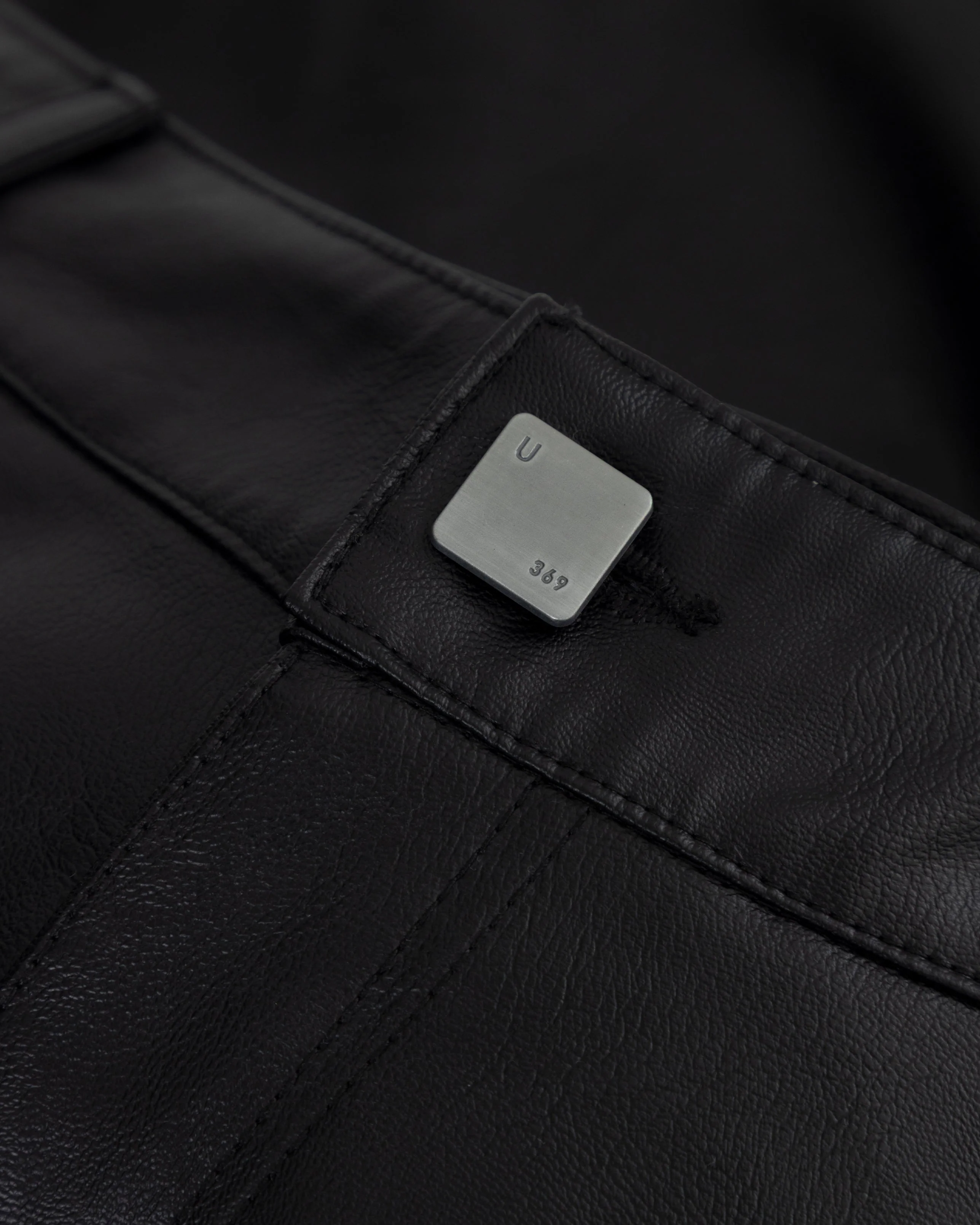Capsule Basic Pleather Shorts Black - Image 4