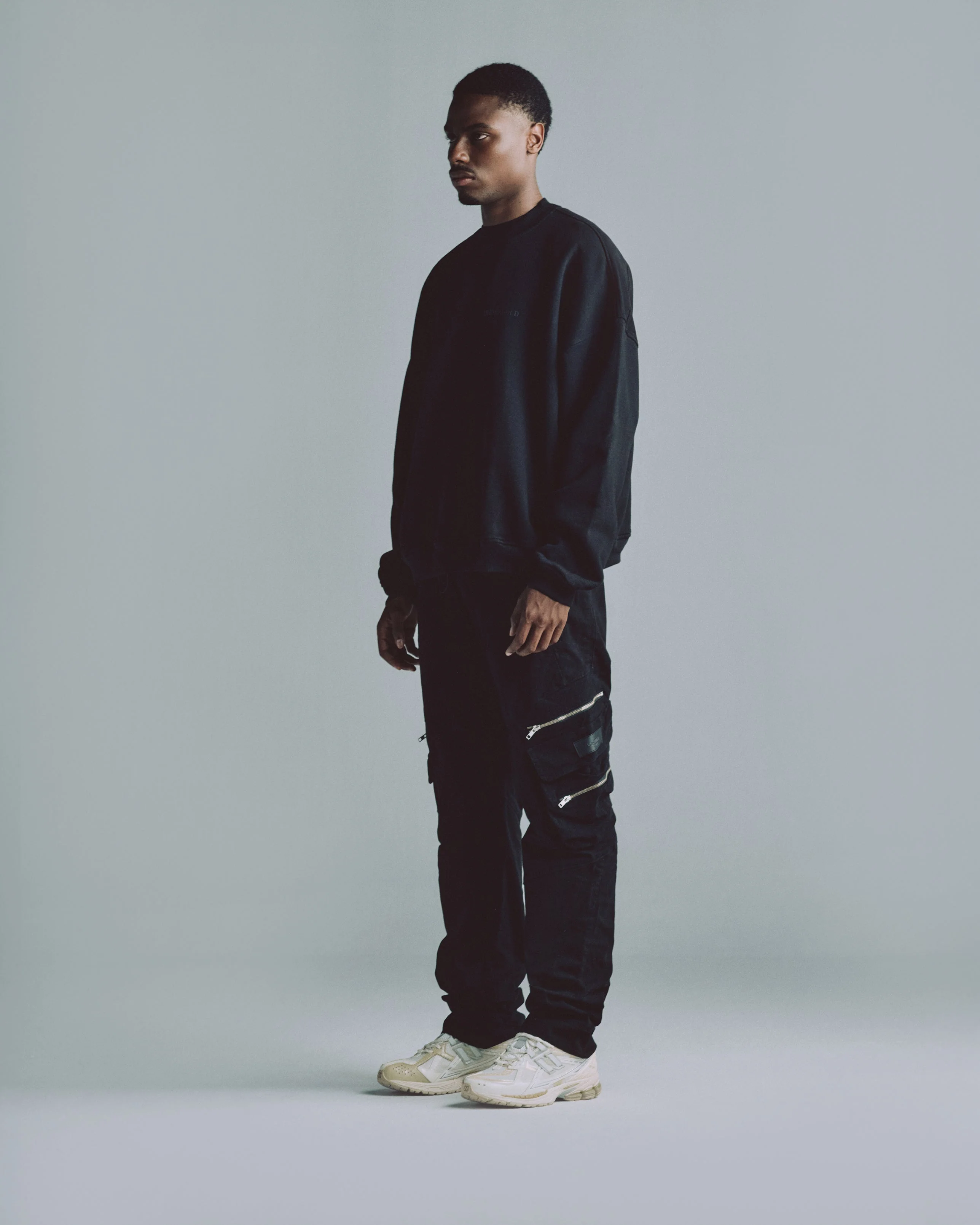 Line Logo Crewneck Black - Image 4
