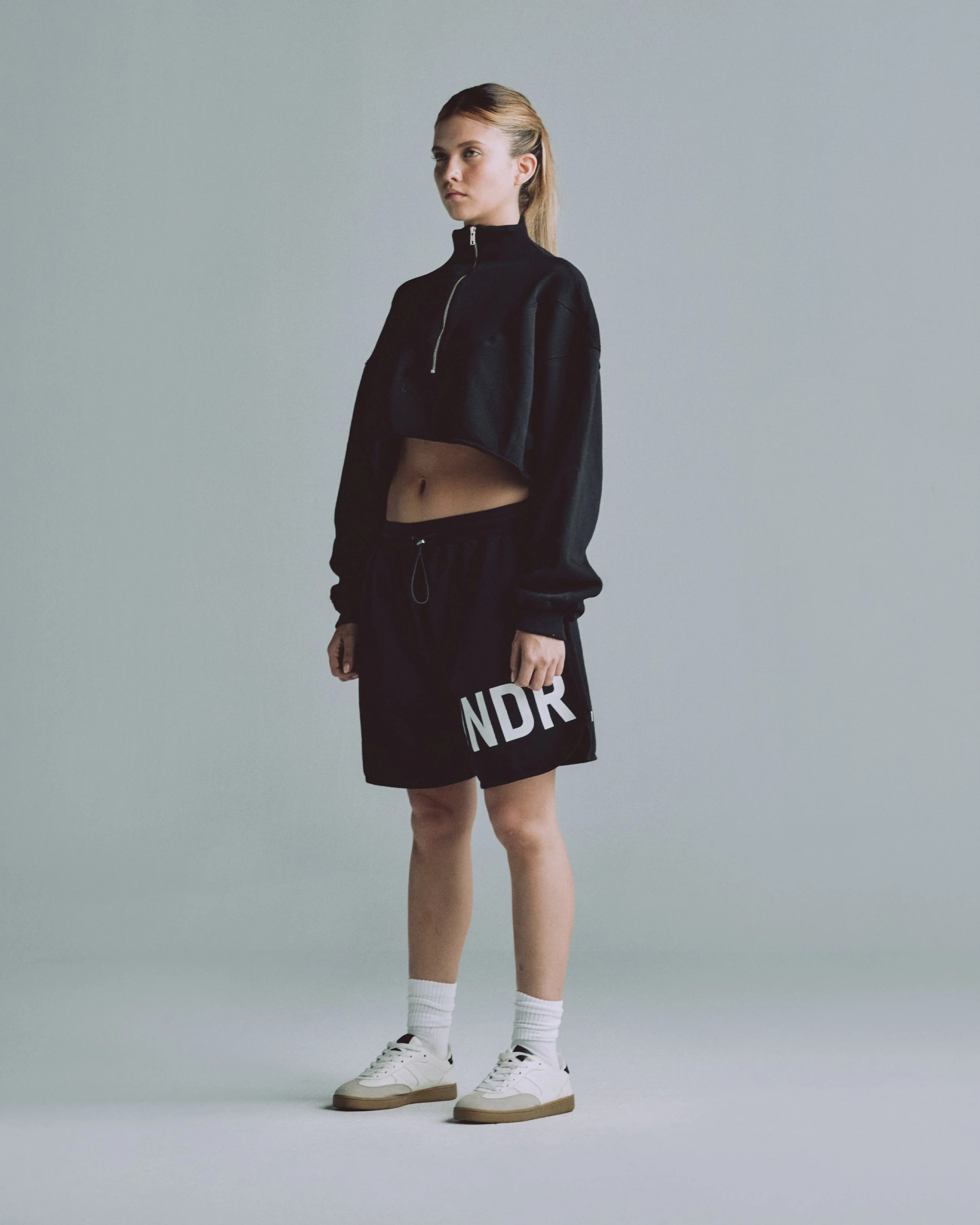 Line Logo Cropped Zip up Crewneck Black - Image 4