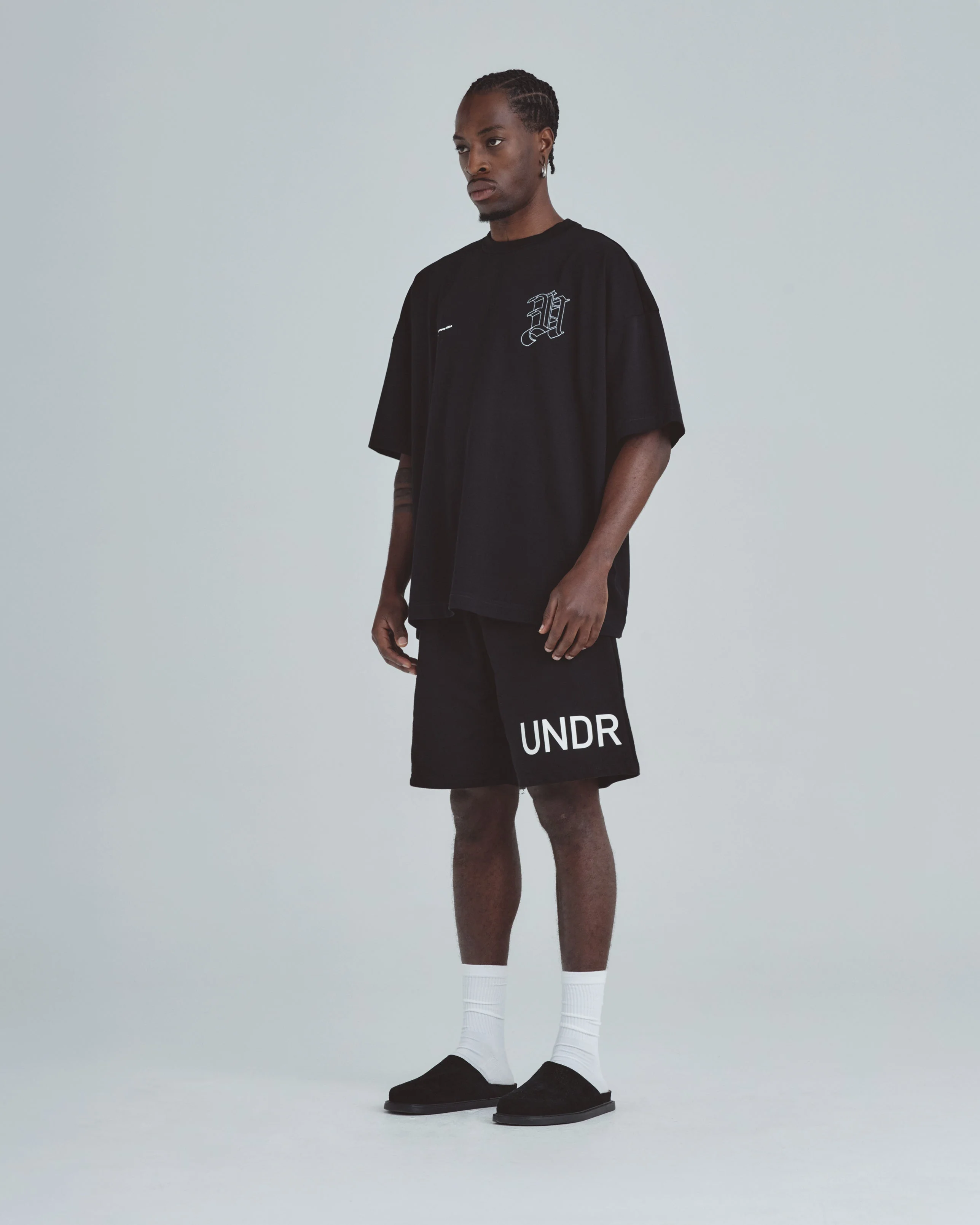 Line Solid U Tshirt Black - Image 5